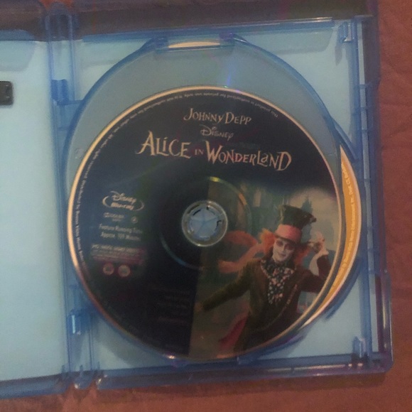 Alice in Wonderland Bluray, DVD and Digital Copy - Picture 4 of 5
